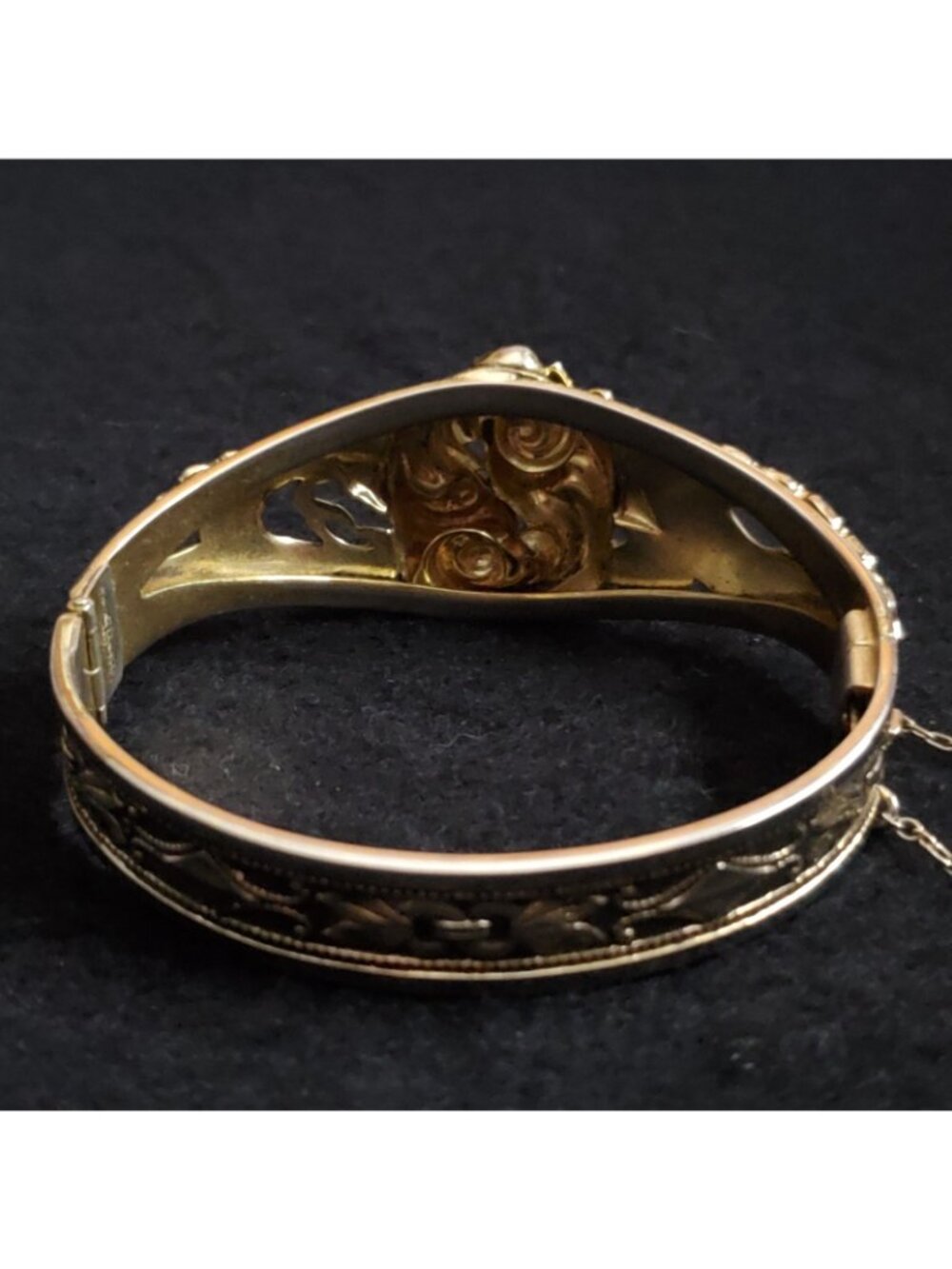 Vintage Whiting Davis Bracelet Bangle Gold Tone Repousse Hinged 6.5" - Picture 7 of 10
